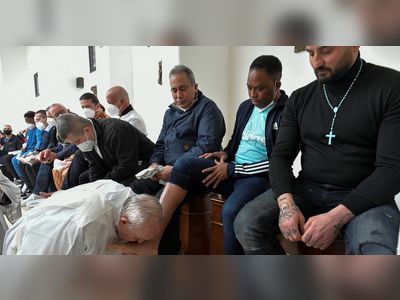 Pope visits Italian prison for traditional foot washing Mass
