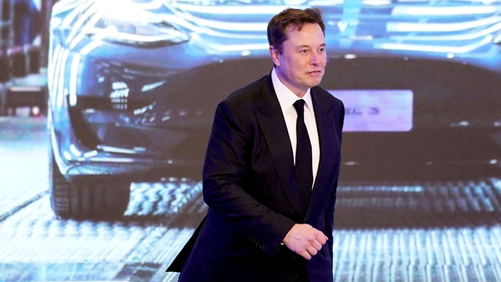 Elon Musk: Tesla shares down again following car delivery disappointment