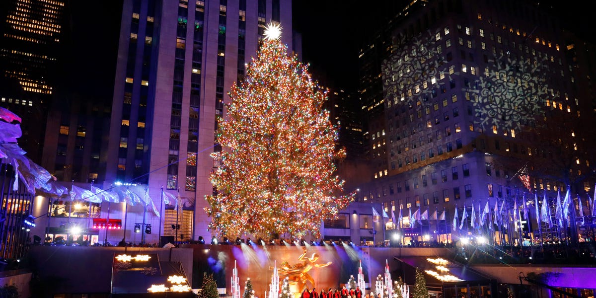 PHOTOS: New York City lights the 50,000 bulbs of the Rockefeller Center Christmas tree