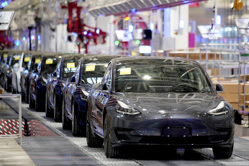 Tesla suspends production at Shanghai plant