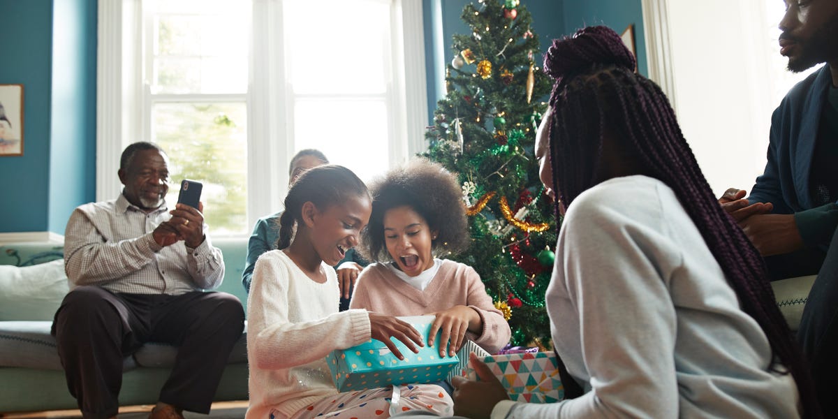 When to tell your kids the truth about Santa, according to a psychotherapist
